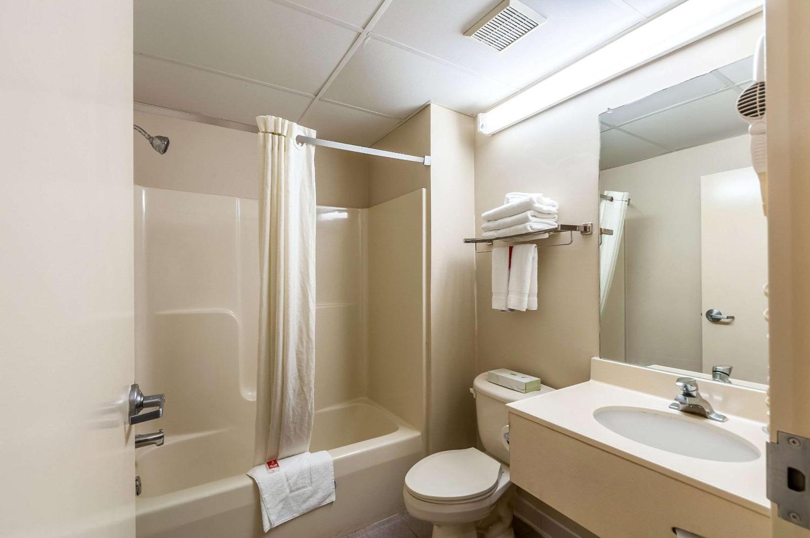 Econo Lodge Inn & Suites Middletown