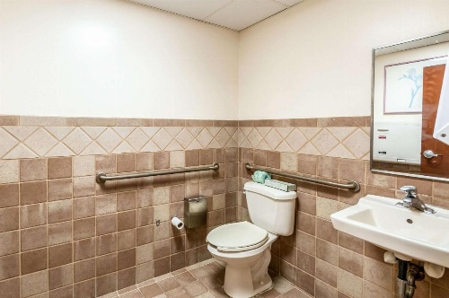 Econo Lodge Inn & Suites Middletown image 13