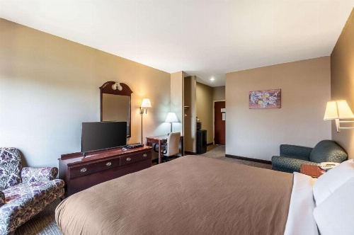 Econo Lodge Inn & Suites Middletown image 16
