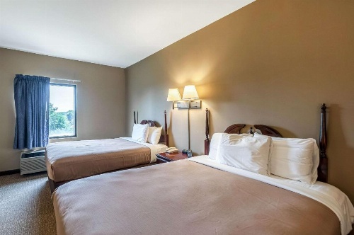 Econo Lodge Inn & Suites Middletown image 20