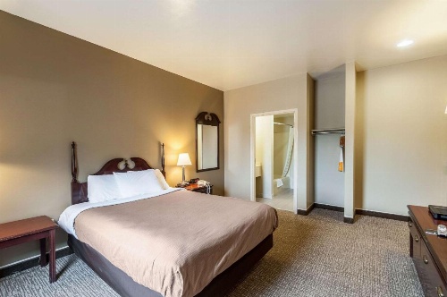 Econo Lodge Inn & Suites Middletown image 22