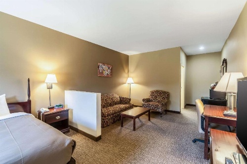 Econo Lodge Inn & Suites Middletown image 5